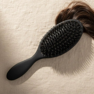 Full Shine boar bristle hair brush features an air cushion design for gentle scalp massage and smooth detangling.